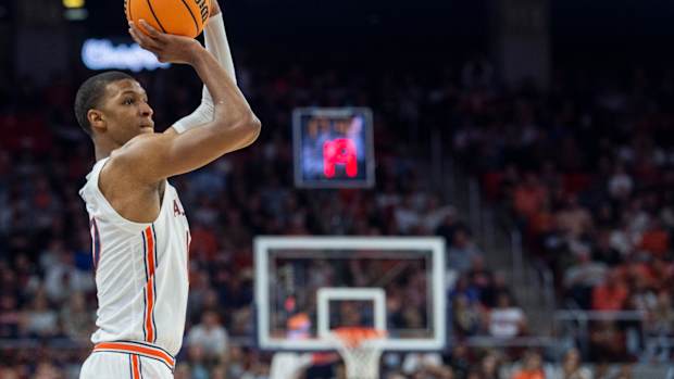 Auburn Tigers forward Jabari Smith (10) takes a jump shot as Auburn Tigers take on Vanderbilt Commodores at Auburn Arena in Auburn, Ala., on Wednesday, Feb. 16, 2022.